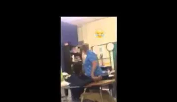 Una profesora le da una paliza a un estudiante; indigna las redes (VIDEO)