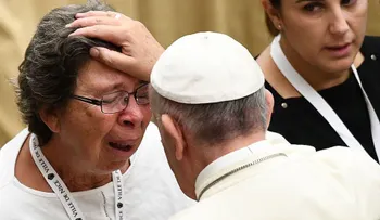El papa se reúne con sobrevivientes y familiares de las víctimas del atentado en Niza
