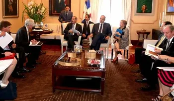 Ejecutivos multinacional VF se reúnen con Danilo Medina