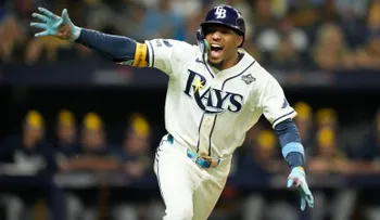 Rays evitan la barrida con remontada en la duodécima y fuerzan el quinto juego ante Brewers