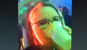 Mujer transmite video mientras conduce borracha en Florida