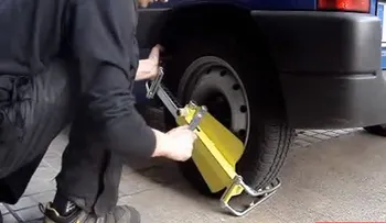 Amet pone candado a vehículos mal estacionados