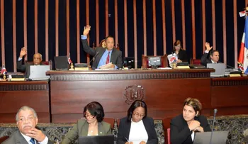 Senado aprueba resolución de rechazo a la destitución de Dilma Rousseff