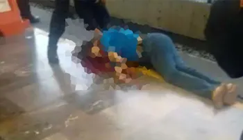 Metro golpea a mujer al asomarse en General Anaya