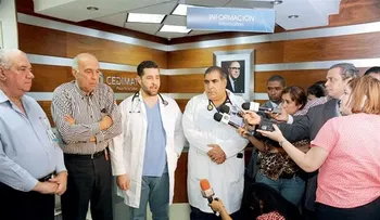 Ingresan Juan Bolívar Díaz en Plaza de la Salud tras sufrir accidente; médicos dicen está estable