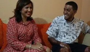 Margarita visita joven quemado en el Metro y juega dominó con sus vecinos