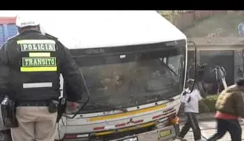 Camión aplasta hombre en negocio de la San Martín