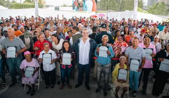 Presidente Abinader entrega 1,183 títulos de propiedad en El Pocito, Montecristi