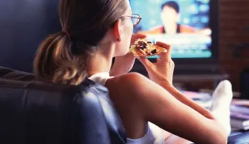 ¿Qué es el â??binge-watchingâ? y por qué arruina tu dieta?
