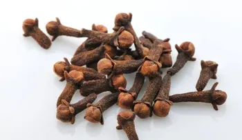 El clavo de olor; la especia que disimula las canas, reduce el colesterol y es antiflamatoria