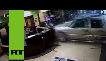 Destruye el lobby de un hotel por una factura injusta