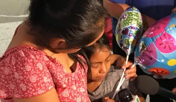 Un juez federal detiene las deportaciones de familias reunificadas en EE.UU 