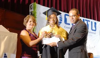 CENTU Celebró Trigésima  Novena Graduación Ordinaria