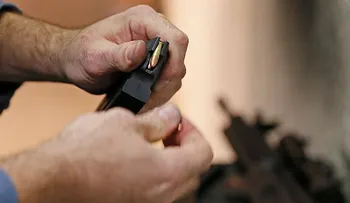 FUERTES IMÁGENES: Le dispara al amante de su ex y muere accidentalmente