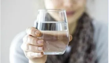 Cómo detectar con un vaso de agua si existen energías negativas en tu hogar