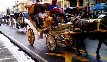 Ministerio de Administración Pública promociona Premio Provincial a la Calidad con desfile de coches