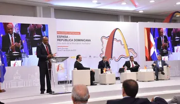 Ministro de Energía y Minas aboga por inversión privada para el desarrollo de energía renovable