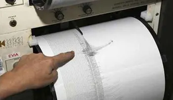 Un terremoto de magnitud 7,9 sacude Indonesia; autoridades 