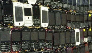 Allanan dos tiendas que vendían celulares robados en Hato Mayor