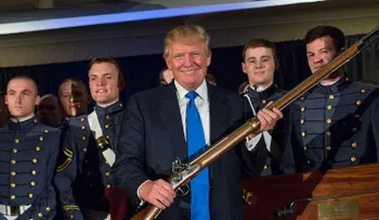 El presidente Trump le hace daño a la industria de las armas de fuego