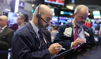 Dow cae más de 400 puntos después del anuncio de Trump sobre aranceles a las importaciones de acero y aluminio