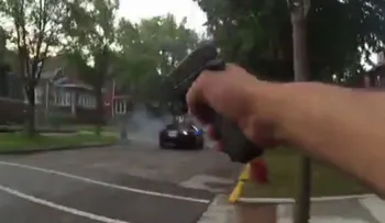 Un joven recibe disparos mortales de la policía, tras persecución en Chicago (VIDEO)