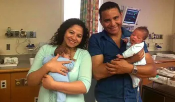 Mellizos latinos nacen en 2 años diferentes