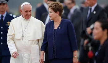 Papa bromea sobre apoyar a Brasil en Mundial