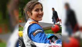 Tatiana Calderón, la corredora colombiana que podría llegar a la Fórmula 1