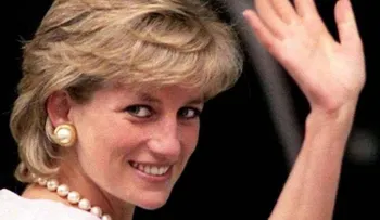 El espectro de Lady Di reaparece entre los muros de Buckingham