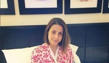 Laura Castellanos sufre aparatosa caída; le enyesan los dos brazos 