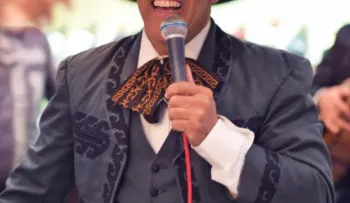 Mariachi Caballero celebra 20 años llevando la ranchera mexicana desde Santiago