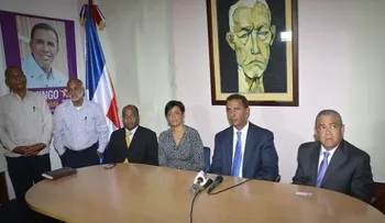 Contreras denuncia Salcedo quita su propaganda de vallas para poner la suya   