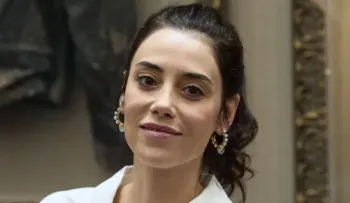 Temen actriz turca Cansu Dere de "El Gran Sultán", haya fallecido en terremoto