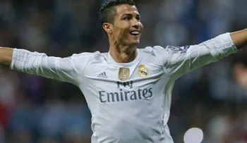 Cristiano anota 3 y Real Madrid aplasta al Shakhtar