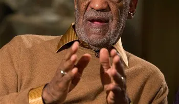 Mujer demanda por difamación a Bill Cosby 