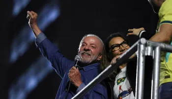 Lula logra una remontada inédita y gana un cuarto mandato con el 51,79% de los votos válidos