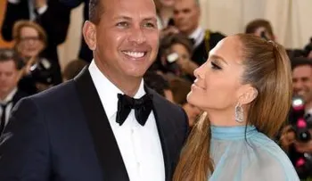 Jennifer y expareja de Alex discuten por monto que debe pagar expelotero por manutención de hijas 