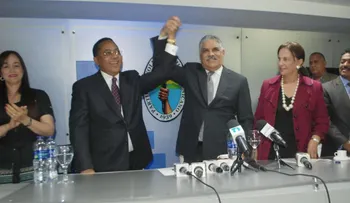 Ismael Reyes y otros 15 dirigentes del PDI juran por el PRD