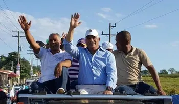 Miguel condena â??campaña suciaâ? del PRM durante recorrido por Santo Domingo Norte