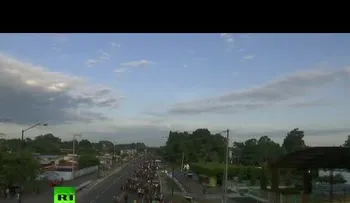 Caravana de miles de personas no hacen caso a las amenazas de Trump y se dirigen a EE.UU