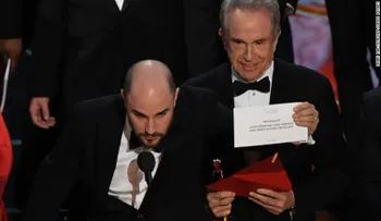 PricewaterhouseCoopers se disculpa por el error en los Oscar: "Hemos fallado a la Academia"