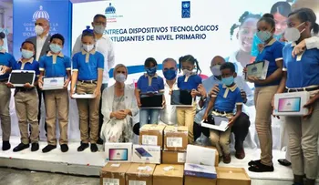 Presidente Abinader inicia la entrega de más de medio millón de tabletas para estudiantes de educación primaria