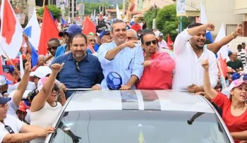 Abinader se compromete a bajar impuestos y estimular a la inversión