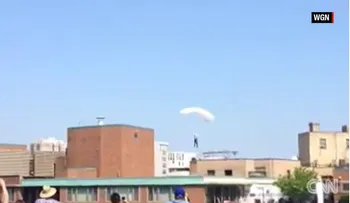 Paracaidista del Ejército muere tras accidente en exhibición aérea