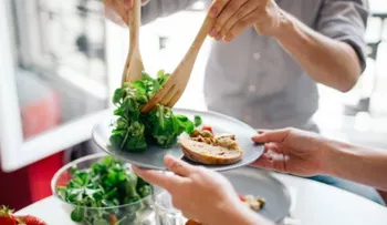 El sorprendente efecto para la salud de comer un 20% menos