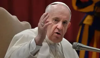 El papa: ¿Cómo podemos solo pensar en apretar el botón de una bomba nuclear?