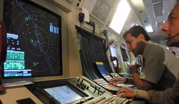 Controladores aéreos levantan paro