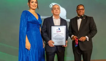 Fernando Hazoury recibe el premio Empresario Turístico del Año en la quinta edición del Premio Nacional de Turismo