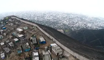 Perú: El muro de la vergüenza entre el lujo y la miseria, a ojo de dron (VIDEO)